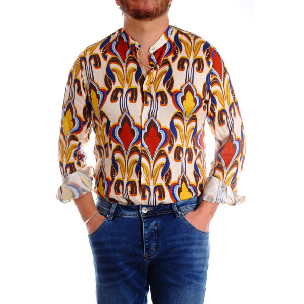 Camicia uomo rosso giallo su fondo bianco fantasia maiolica