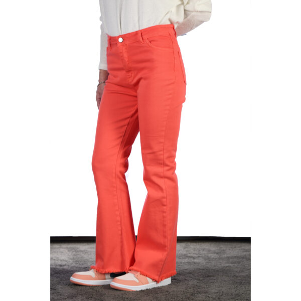 Jeans donna rosso fluo.